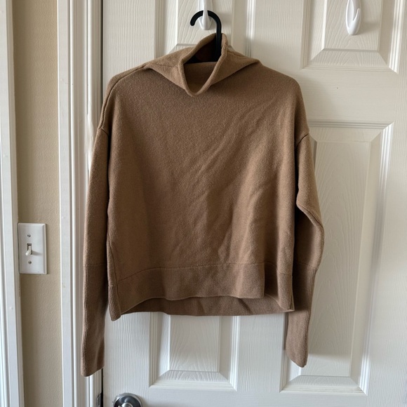 Wilfred Sweaters - Wilfred Aritzia Cyprie 100% Merino Wool Turtleneck Cropped Sweater Size Medium